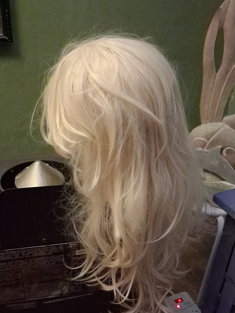 Long Wavy Synthetic Hairpiece in Light Blonde – Women's Style